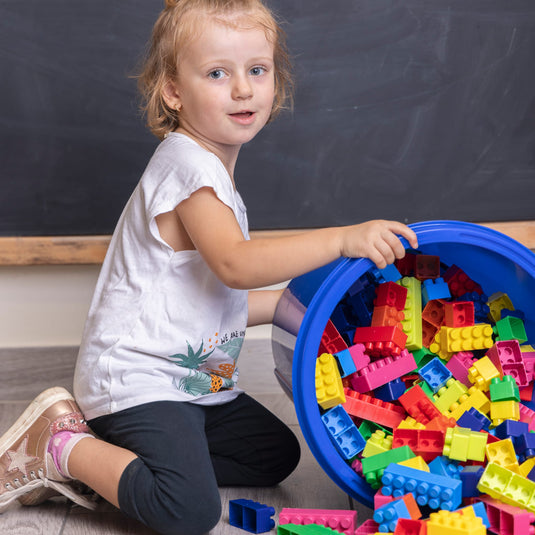 Contentor com 2 kg de Blocos de Construção Coloridos