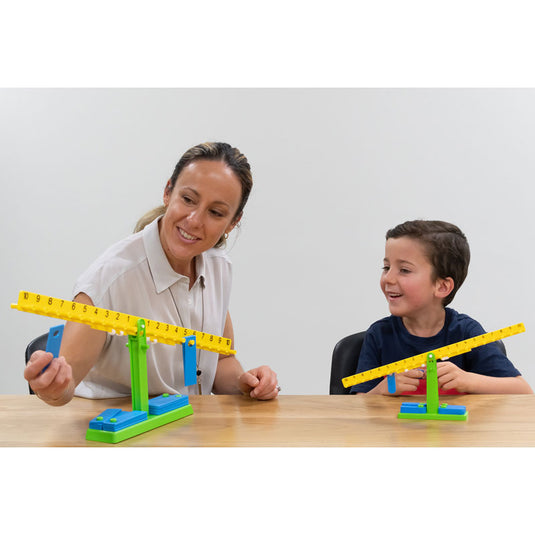 Numerical scale with 20 weights of 10 g