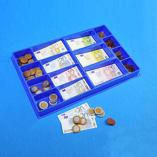 Caja con billetes y monedas