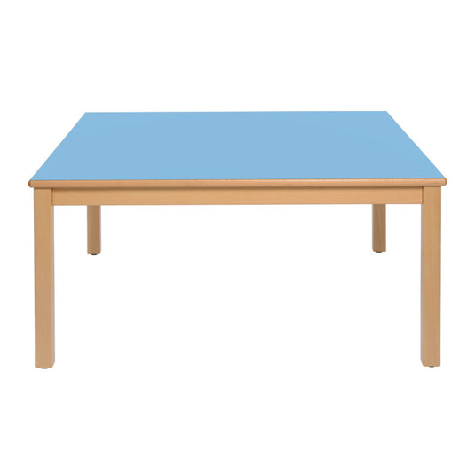 Mesa de grupo con estructura y patas de madera