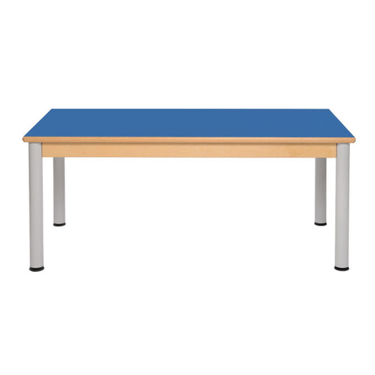 Mesa dupla com estrutura de madeira e pernas metálicas