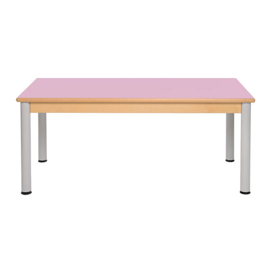 Mesa dupla com estrutura de madeira e pernas metálicas