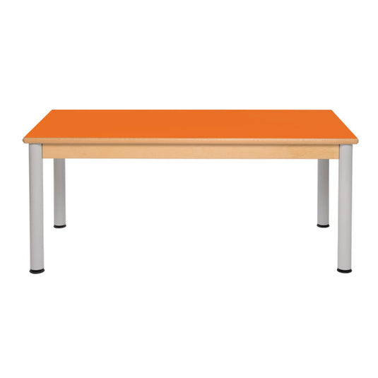 Mesa dupla com estrutura de madeira e pernas metálicas