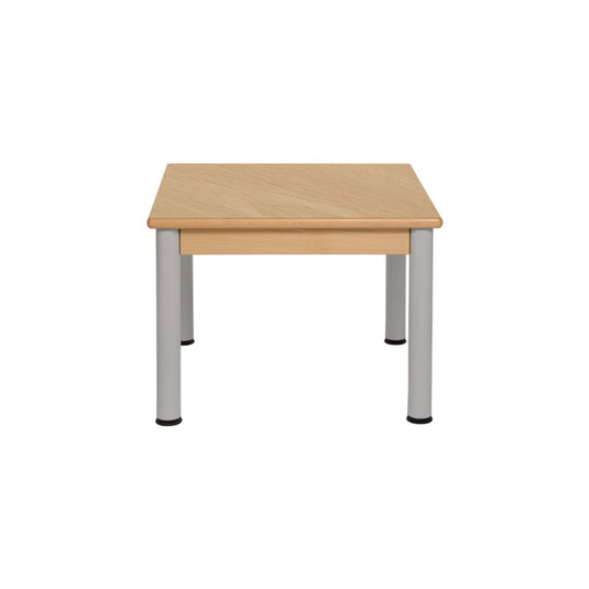 Mesa individual con estructura de madera y patas de metal