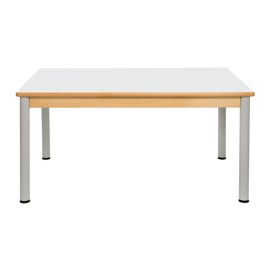 Mesa múltipla com estrutura de madeira e pernas metálicas