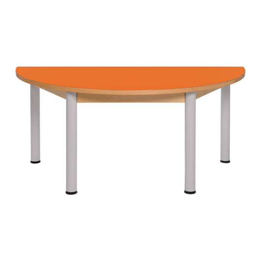 Mesa semi circular com estrutura de madeira e pernas metálicas