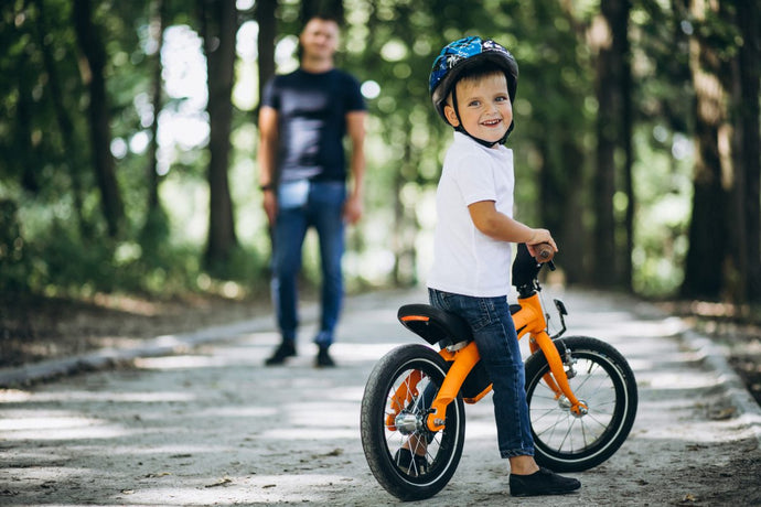 Conheça os benefícios de andar de bicicleta para o desenvolvimento da criança