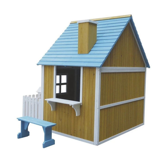 Casa de actividades con terraza de madera en diferentes colores